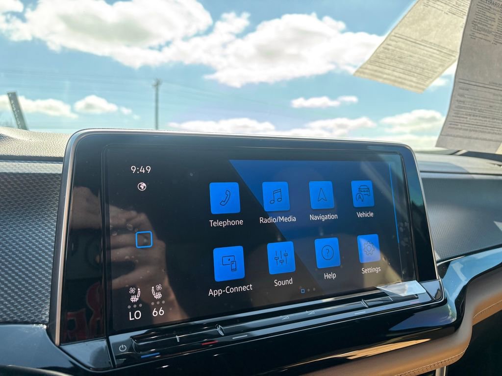 Used 2024 Volkswagen Atlas Cross Sport SEL R-Line image 21