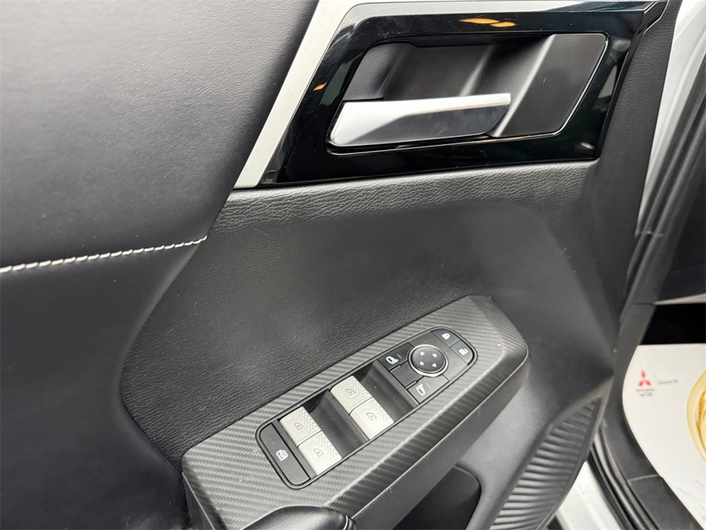 Used 2022 Mitsubishi Outlander SE image 14