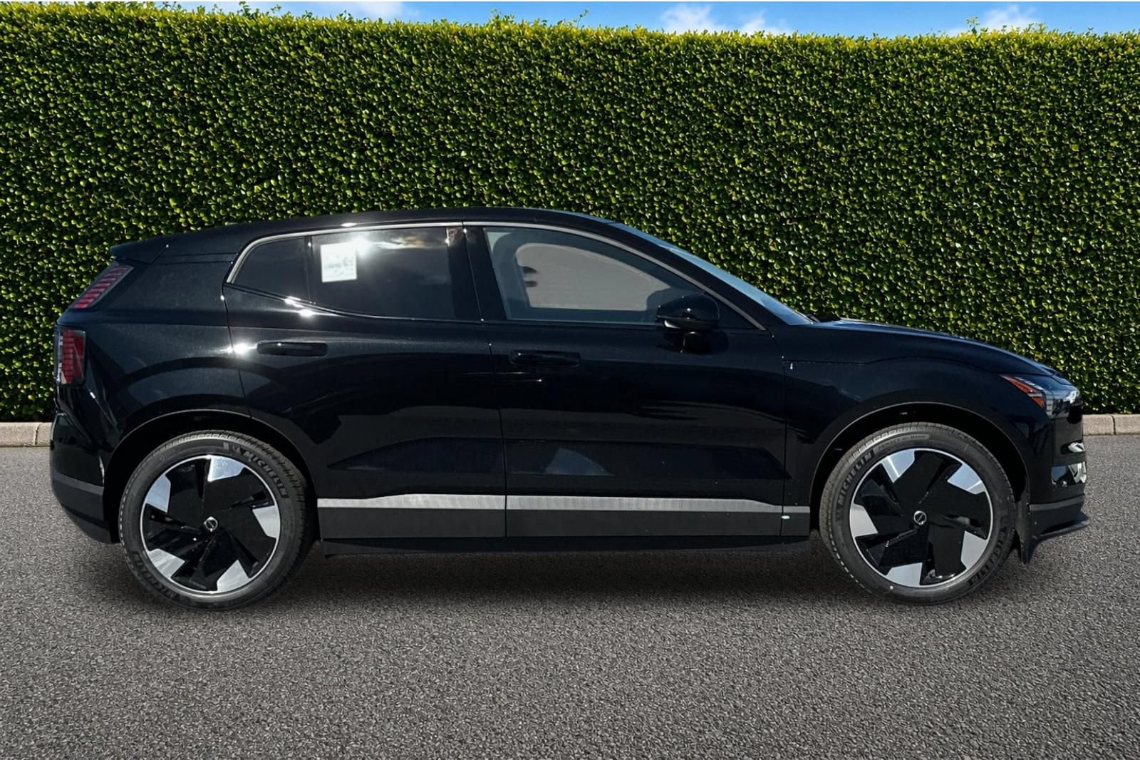 New 2025 Volvo EX30 Plus w/ Protection Package Premier AWD/4WD image 7