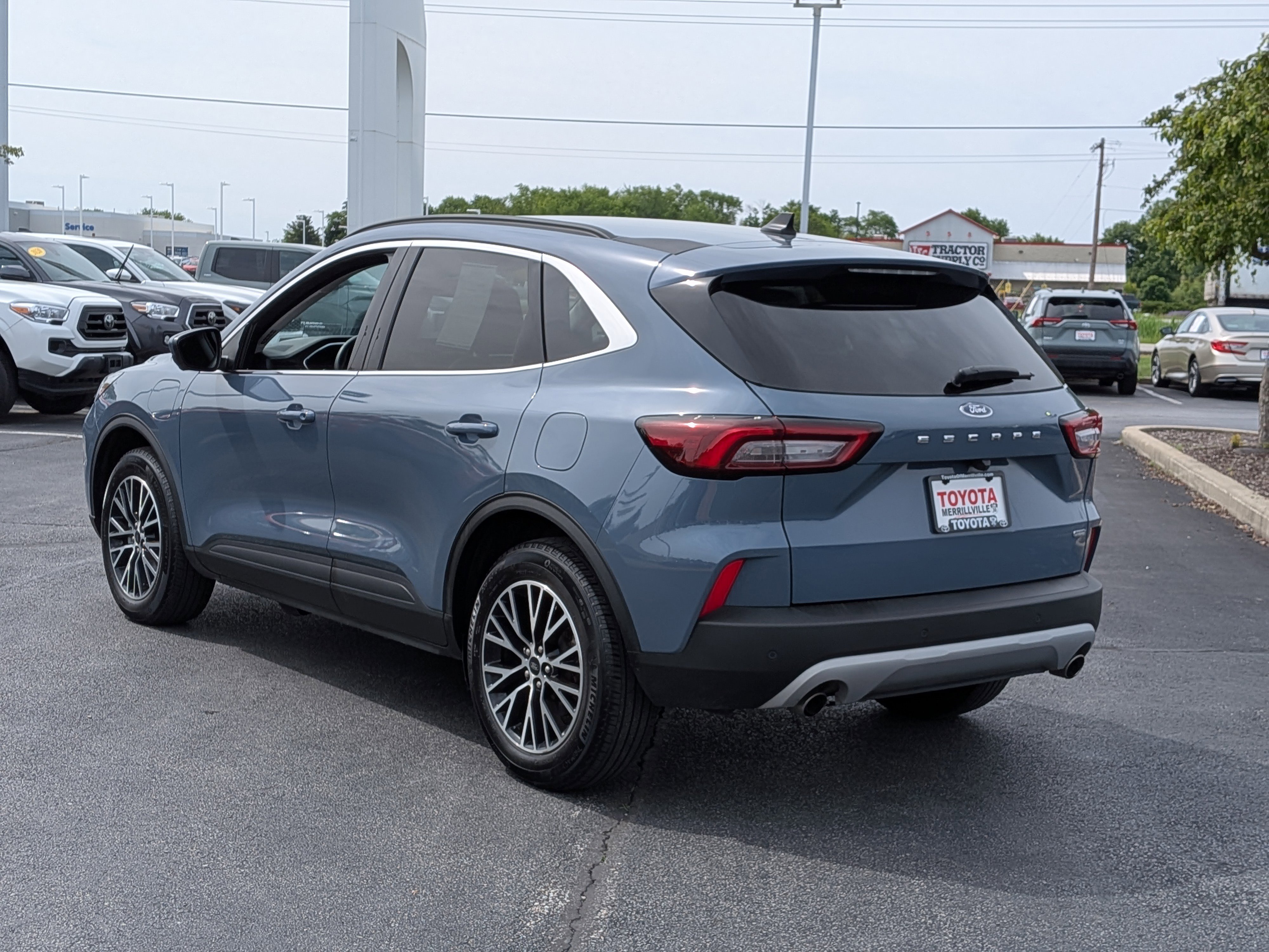 Used 2025 Ford Escape SE w/ PHEV Premium Package FWD image 6
