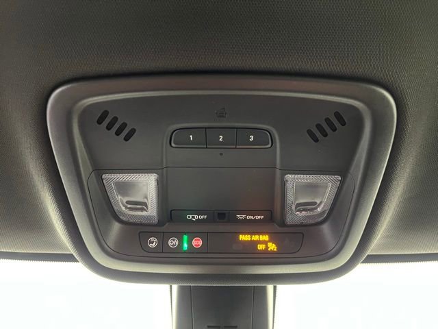 Used 2023 Chevrolet Traverse LT image 36