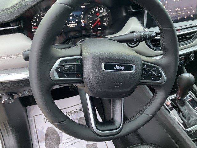 Certified 2025 Jeep Compass Limited image 14