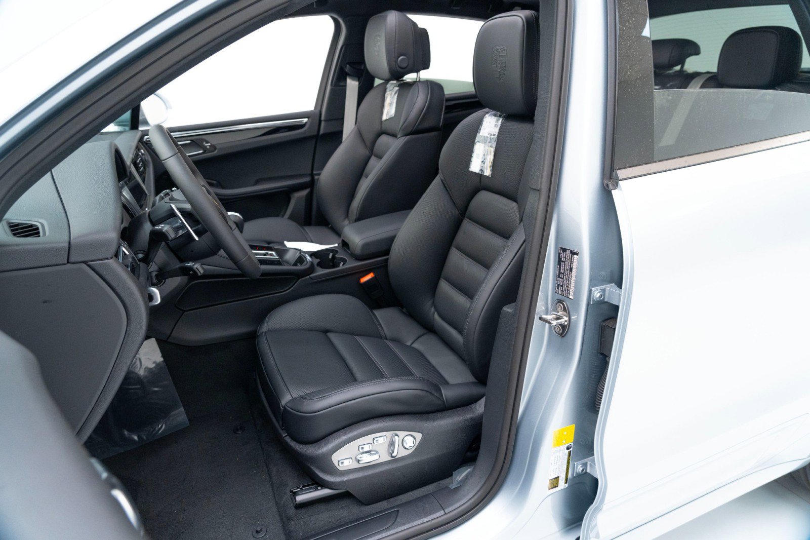 New 2025 Porsche Macan image 5