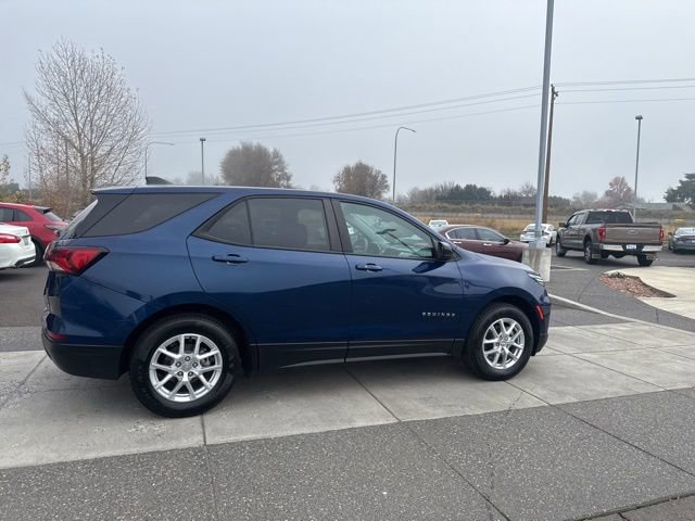 Used 2022 Chevrolet Equinox LS w/ LS Convenience Package image 4