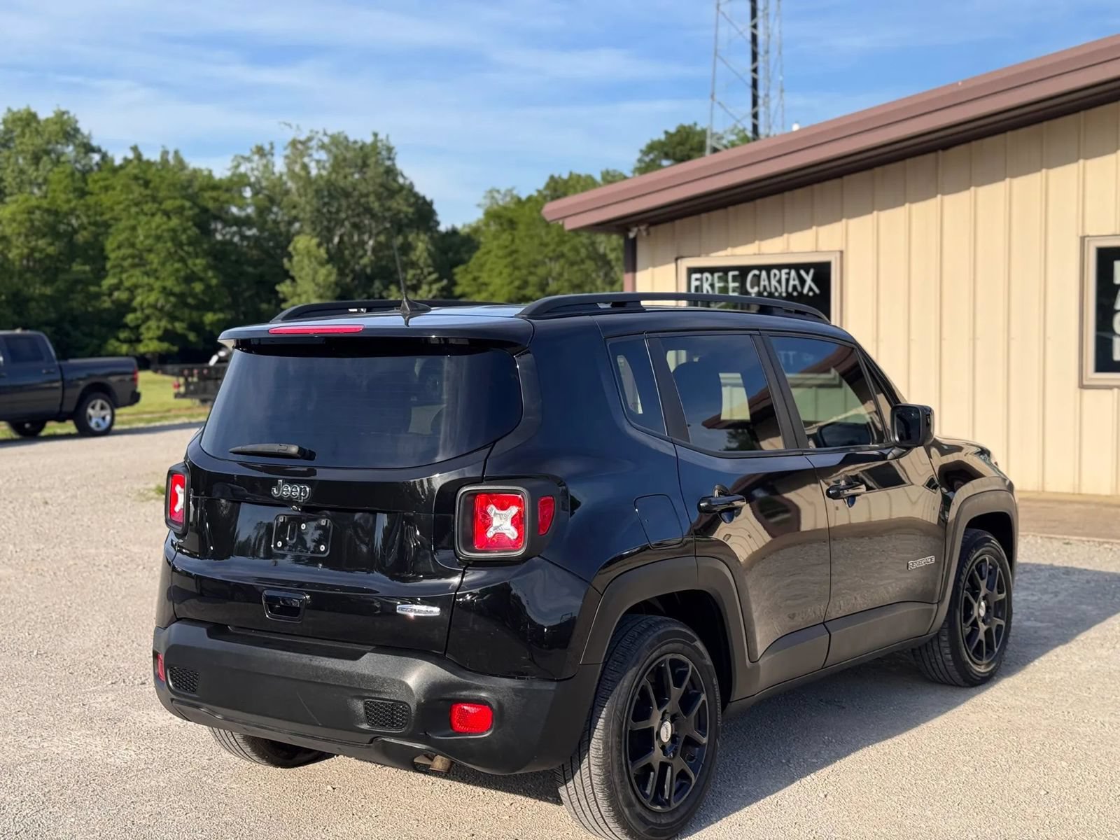 Used 2020 Jeep Renegade Latitude w/ Cold Weather Group FWD image 4