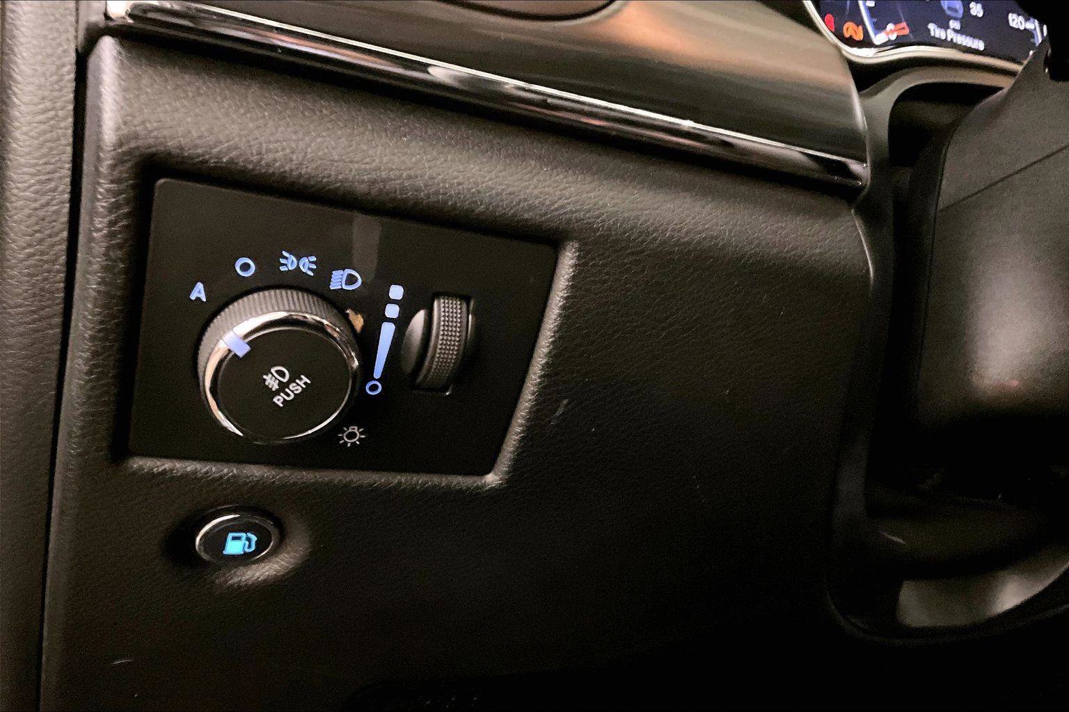 Used 2019 Jeep Grand Cherokee Limited image 30