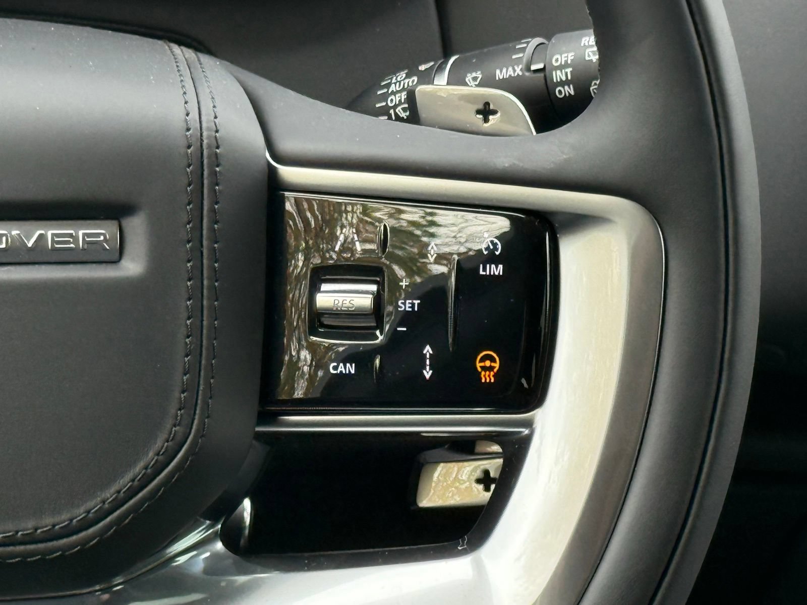 New 2025 Land Rover Range Rover SE AWD/4WD image 34