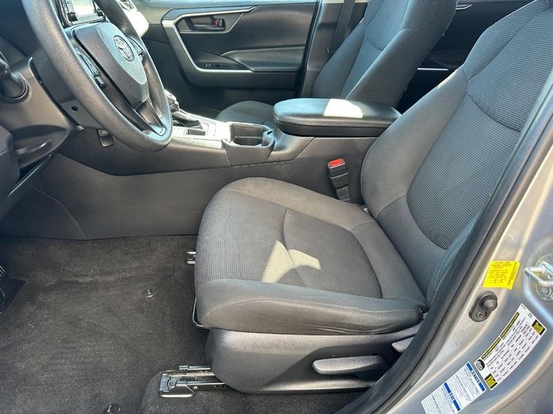 Used 2021 Toyota RAV4 LE AWD/4WD image 24