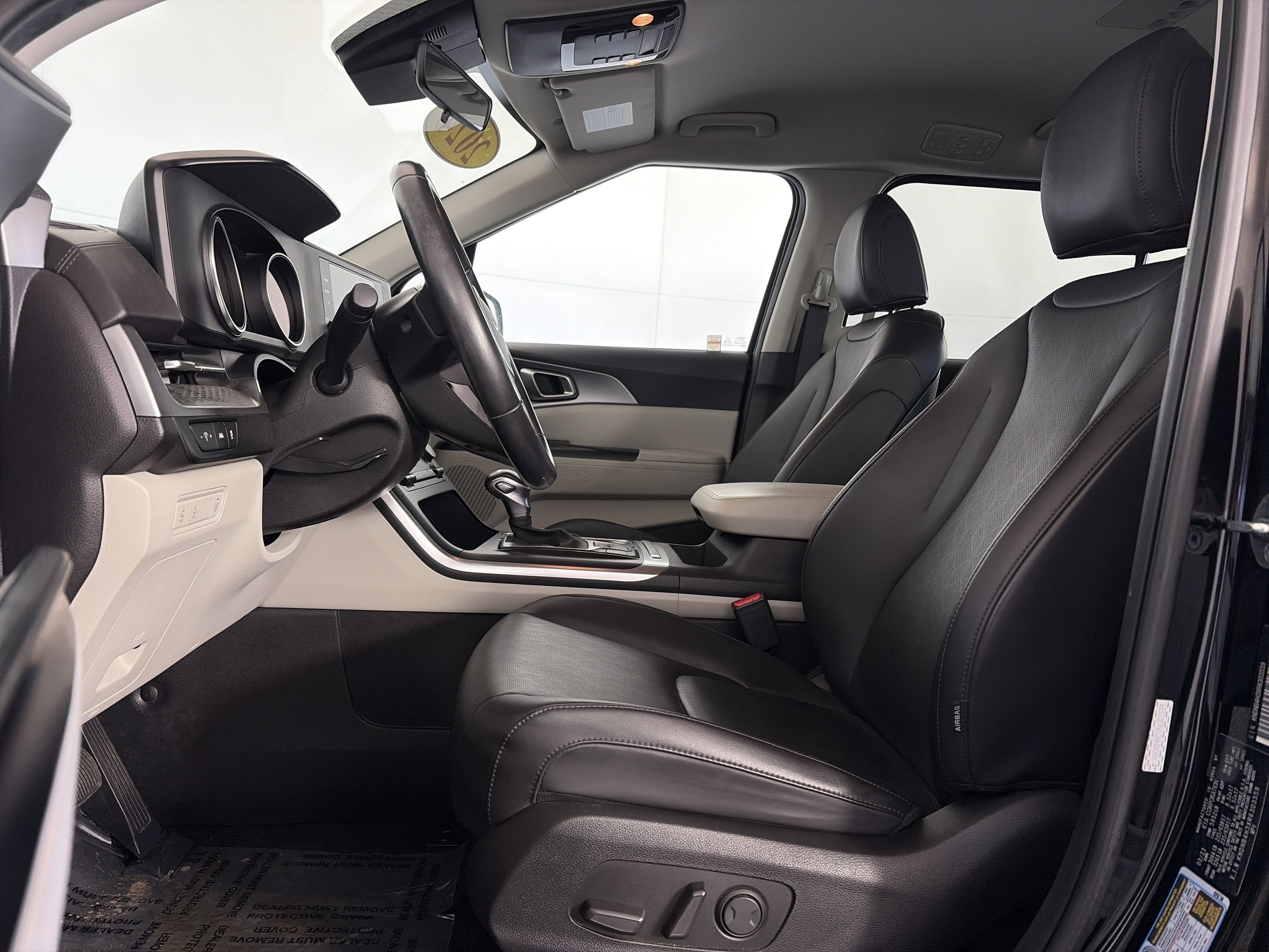 Used 2024 Kia Carnival LX image 8