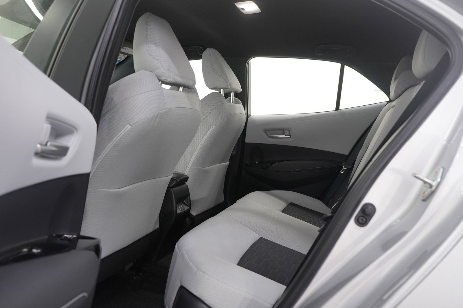 Used 2024 Toyota Corolla SE w/ SE Package image 17