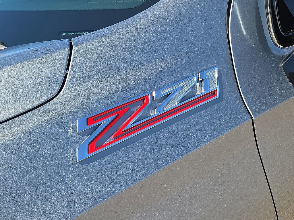 Used 2025 Chevrolet Suburban Z71 image 12