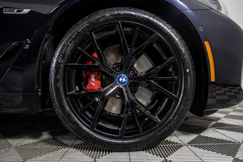 Used 2023 BMW 530e w/ M Sport Package image 40
