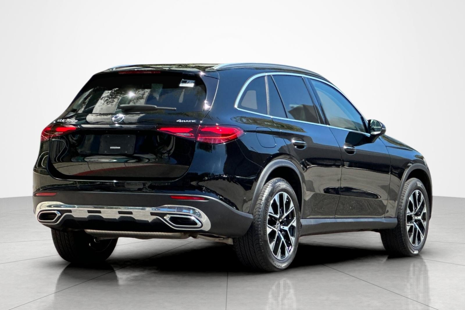 Used 2025 Mercedes-Benz GLC 350e 4MATIC image 5