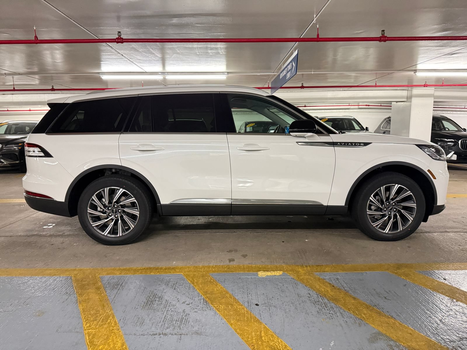 New 2026 Lincoln Aviator AWD image 5