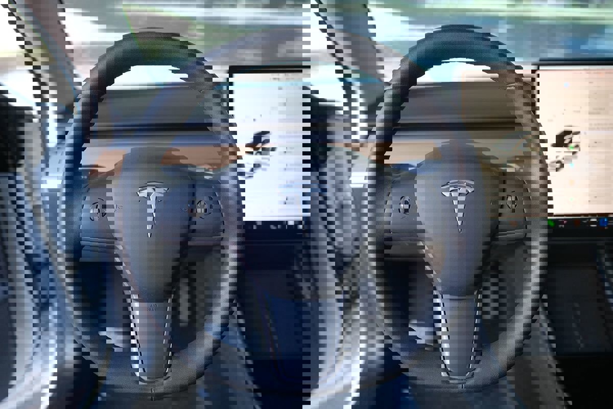 Used 2020 Tesla Model 3 Standard Range Plus image 11