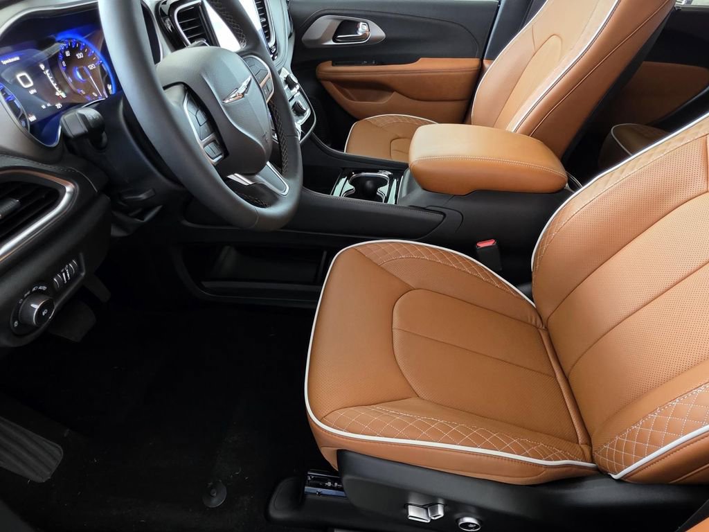 New 2026 Chrysler Pacifica Pinnacle w/ Trailer Tow Group image 7