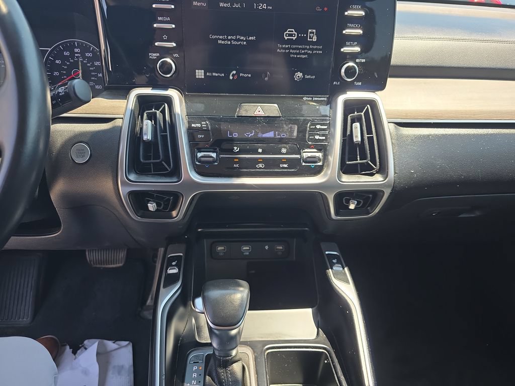Certified 2021 Kia Sorento EX w/ Panoramic Sunroof Package AWD/4WD image 17