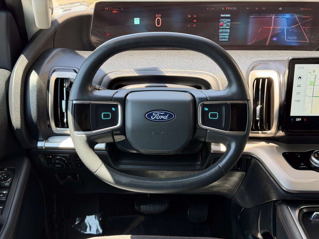Used 2025 Ford Expedition Active AWD/4WD image 16