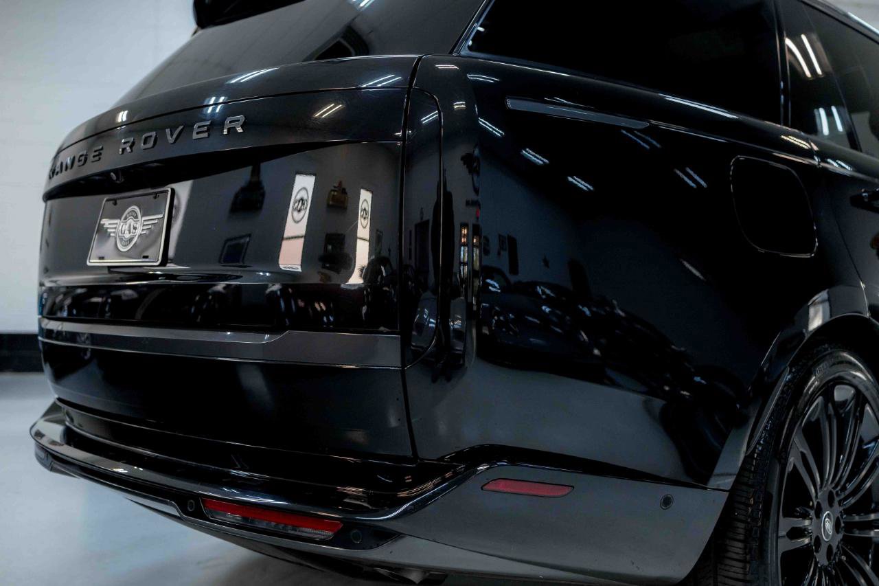 Used 2025 Land Rover Range Rover SE image 25