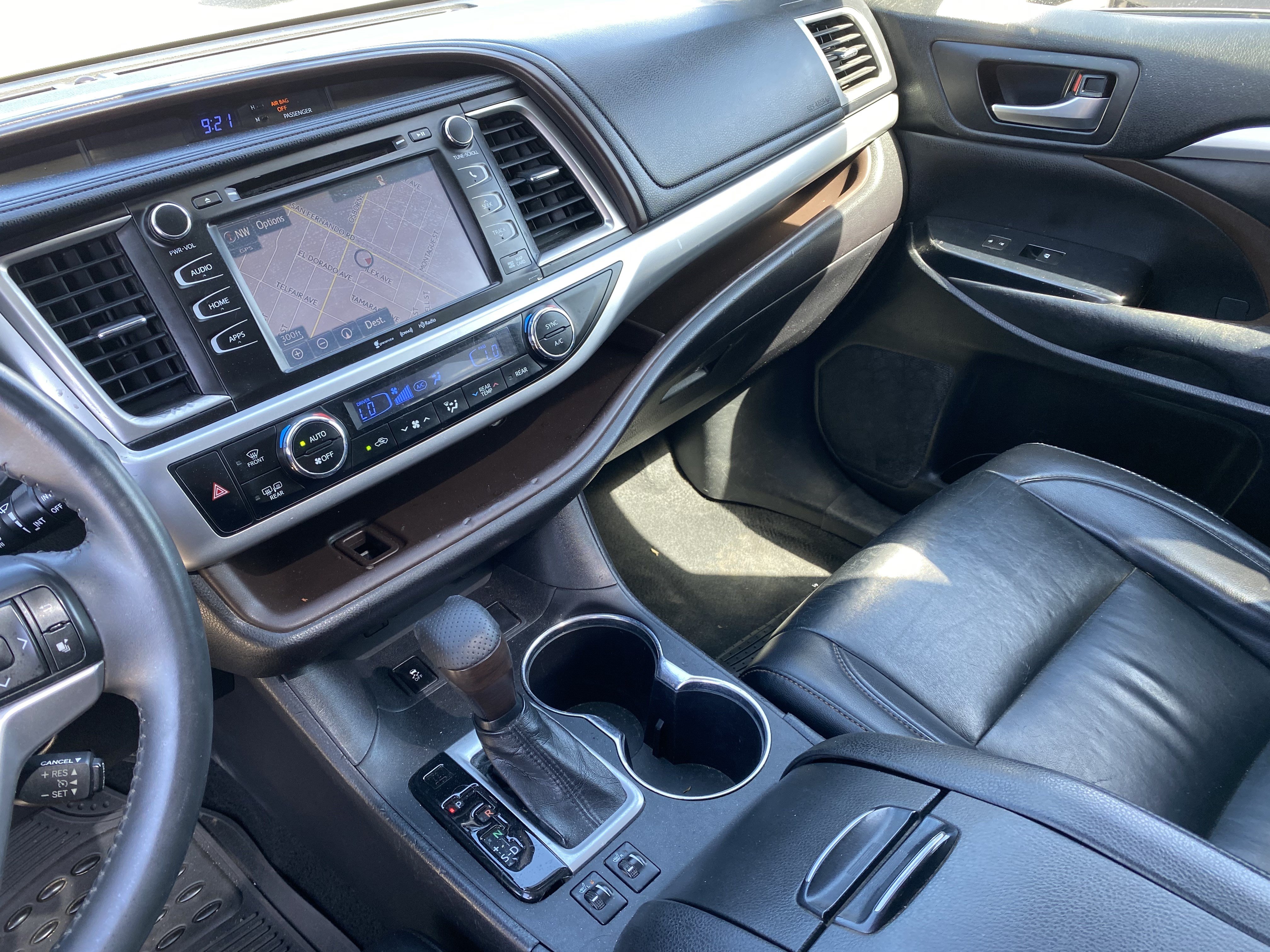 Used 2019 Toyota Highlander XLE FWD image 16