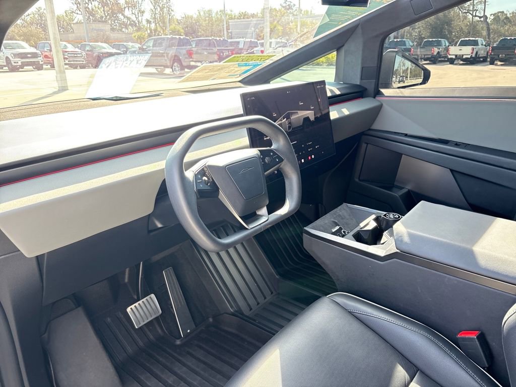 Used 2024 Tesla Cybertruck AWD Crew Cab image 6