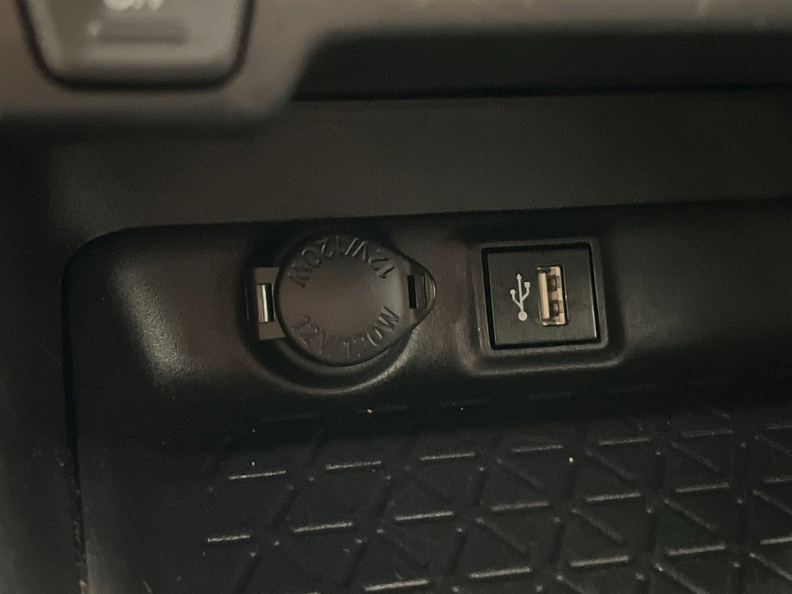 Used 2024 Toyota RAV4 LE image 29