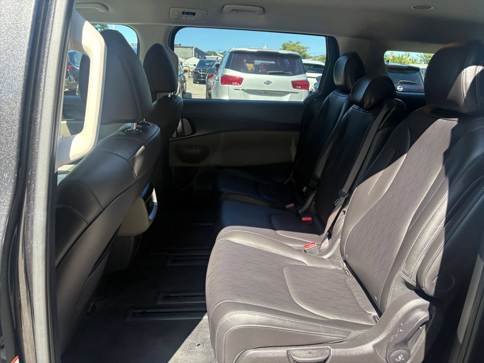 Used 2026 Kia Carnival FWD image 22