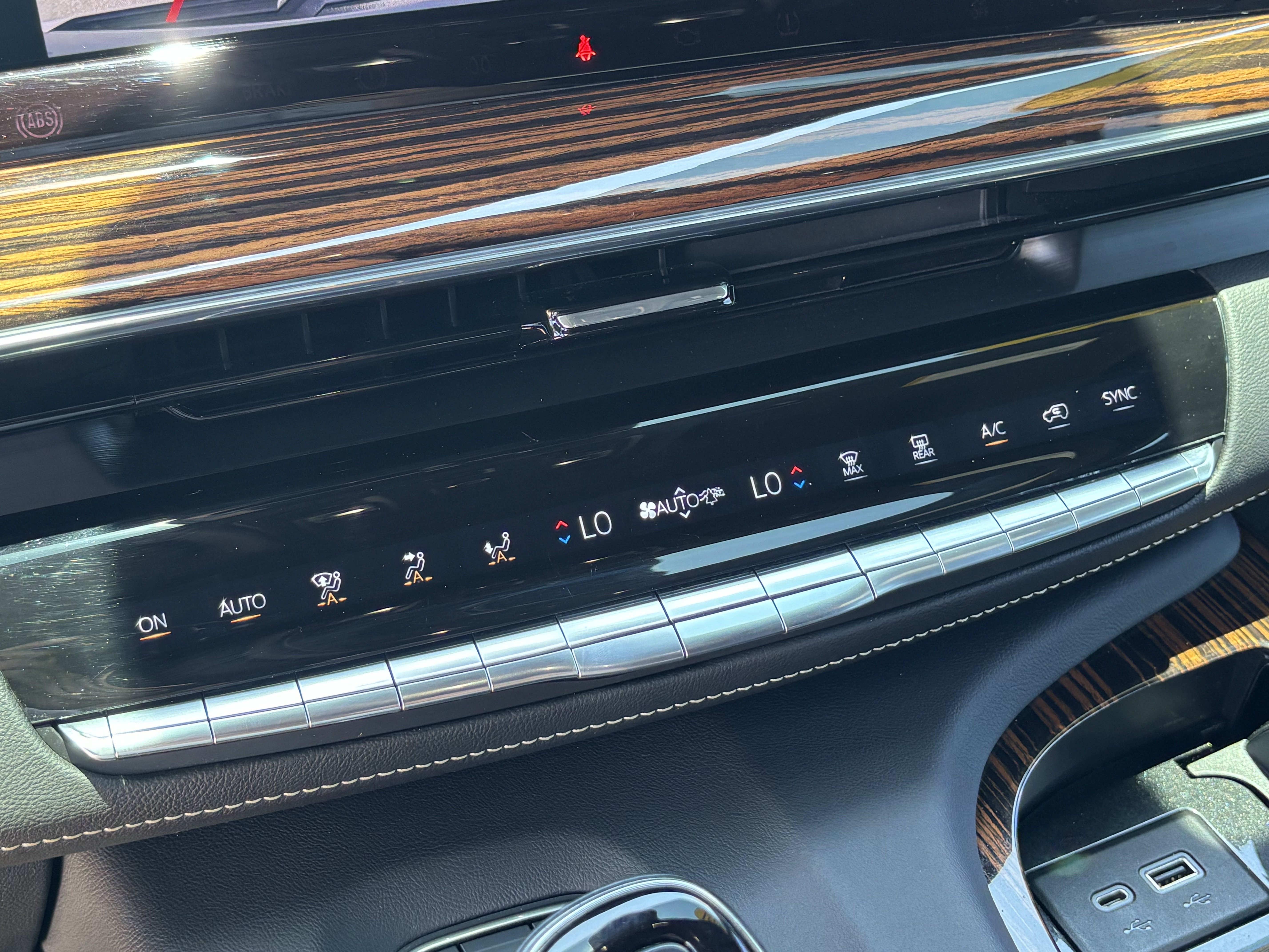Used 2021 Cadillac Escalade Premium Luxury w/ LPO, Radiant Package AWD/4WD image 26