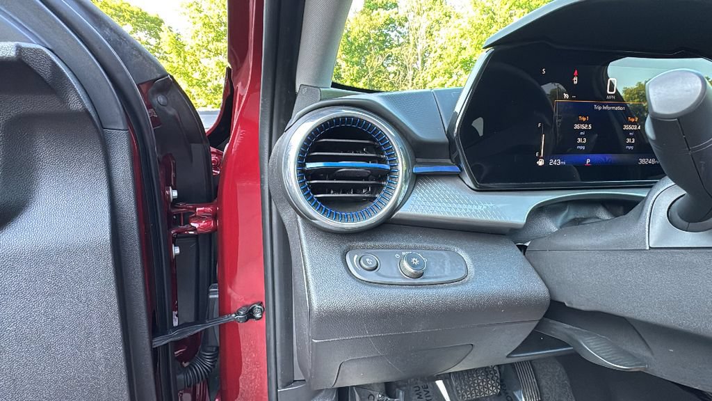 Used 2025 Chevrolet Trax LT FWD image 12