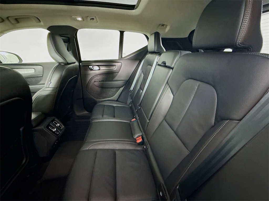 Used 2023 Volvo XC40 B5 Ultimate w/ Protection Package Premier image 26
