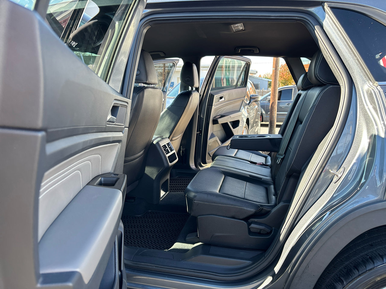 Used 2021 Volkswagen Atlas Cross Sport SE image 18