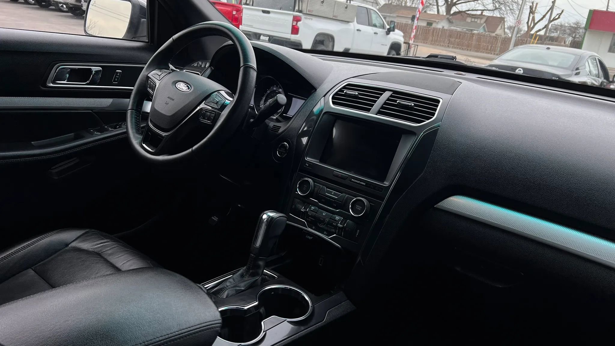 Used 2017 Ford Explorer XLT w/ Equipment Group 202A image 30