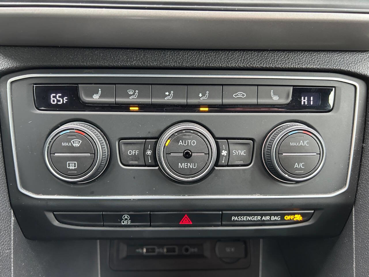 Used 2020 Volkswagen Atlas Cross Sport SE image 23