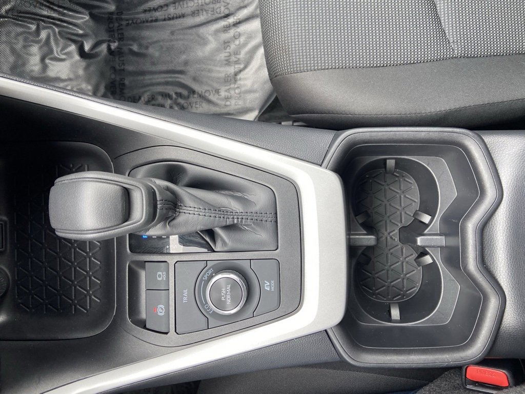 Used 2025 Toyota RAV4 LE image 18