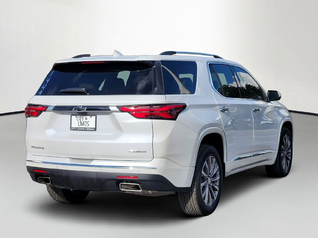 Used 2023 Chevrolet Traverse Premier FWD image 7