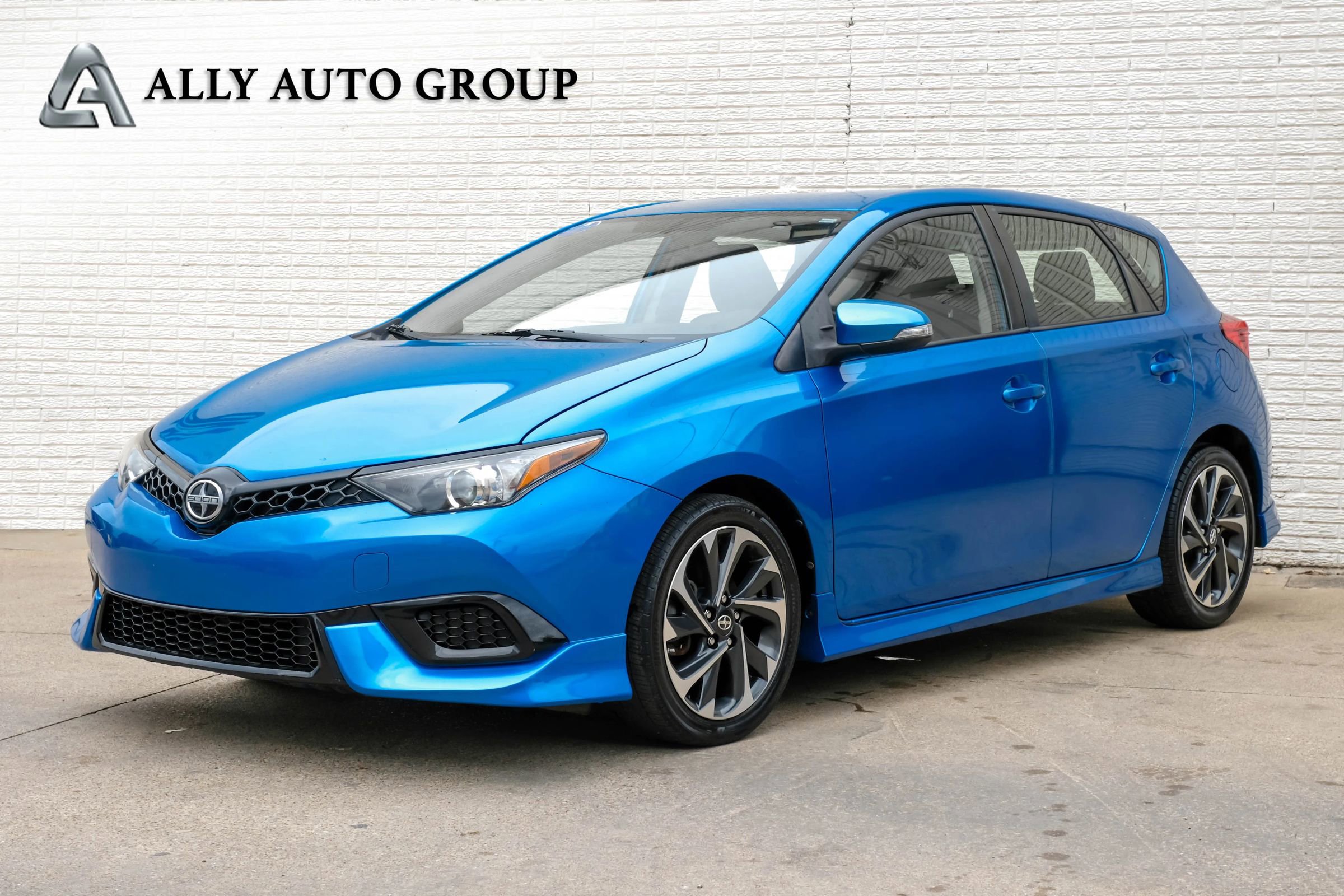 Used 2016 Scion iM Hatchback 4D image 1