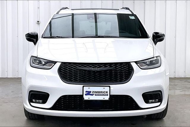 Used 2025 Chrysler Pacifica Limited FWD image 3
