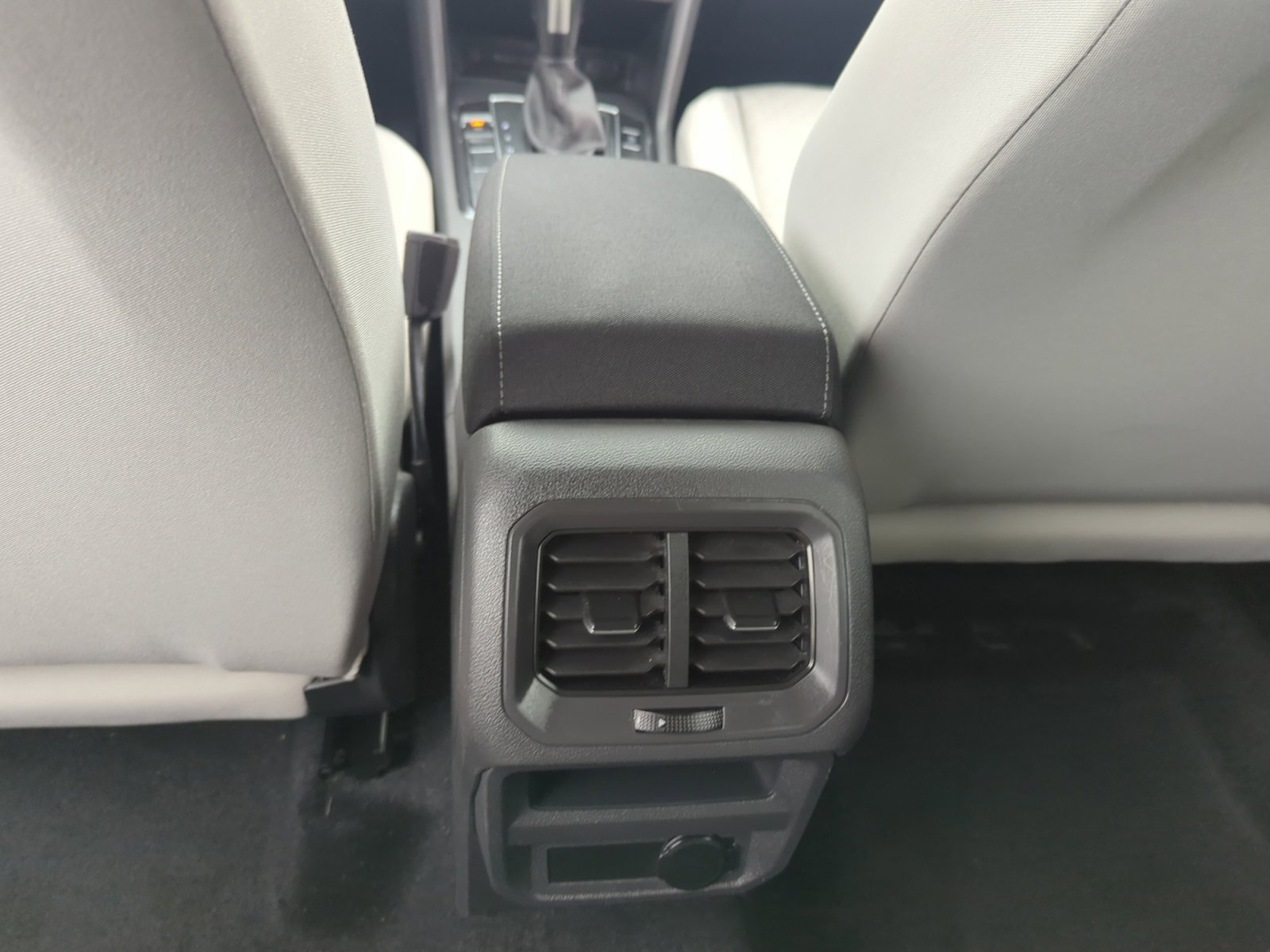 Used 2020 Volkswagen Tiguan S image 30