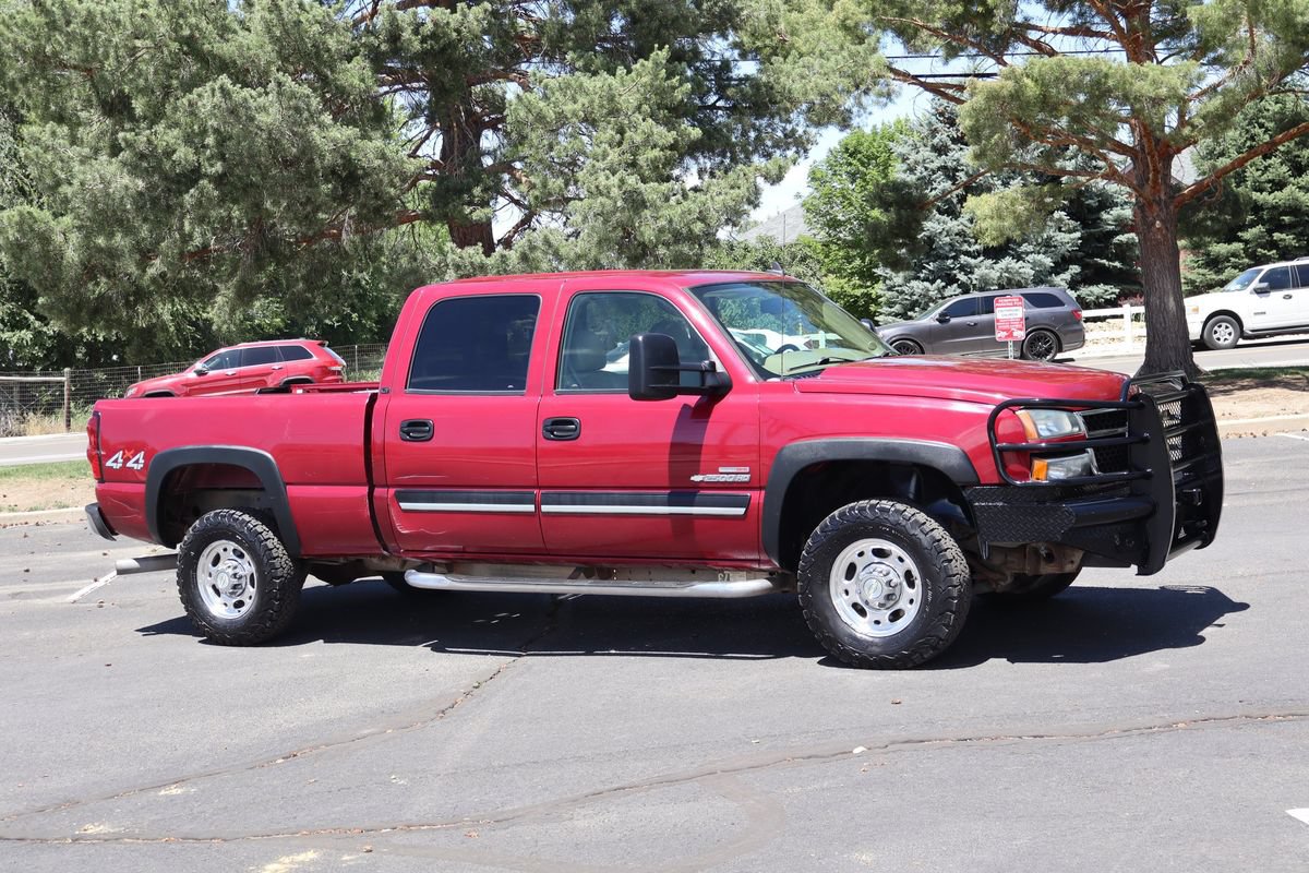 Used 2006 Chevrolet Silverado 2500 LT w/ Onstar Plus Package AWD/4WD image 2