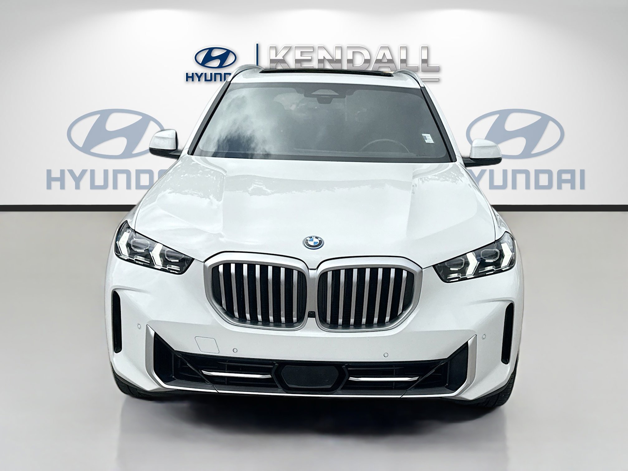 Used 2025 BMW X5 xDrive50e image 2