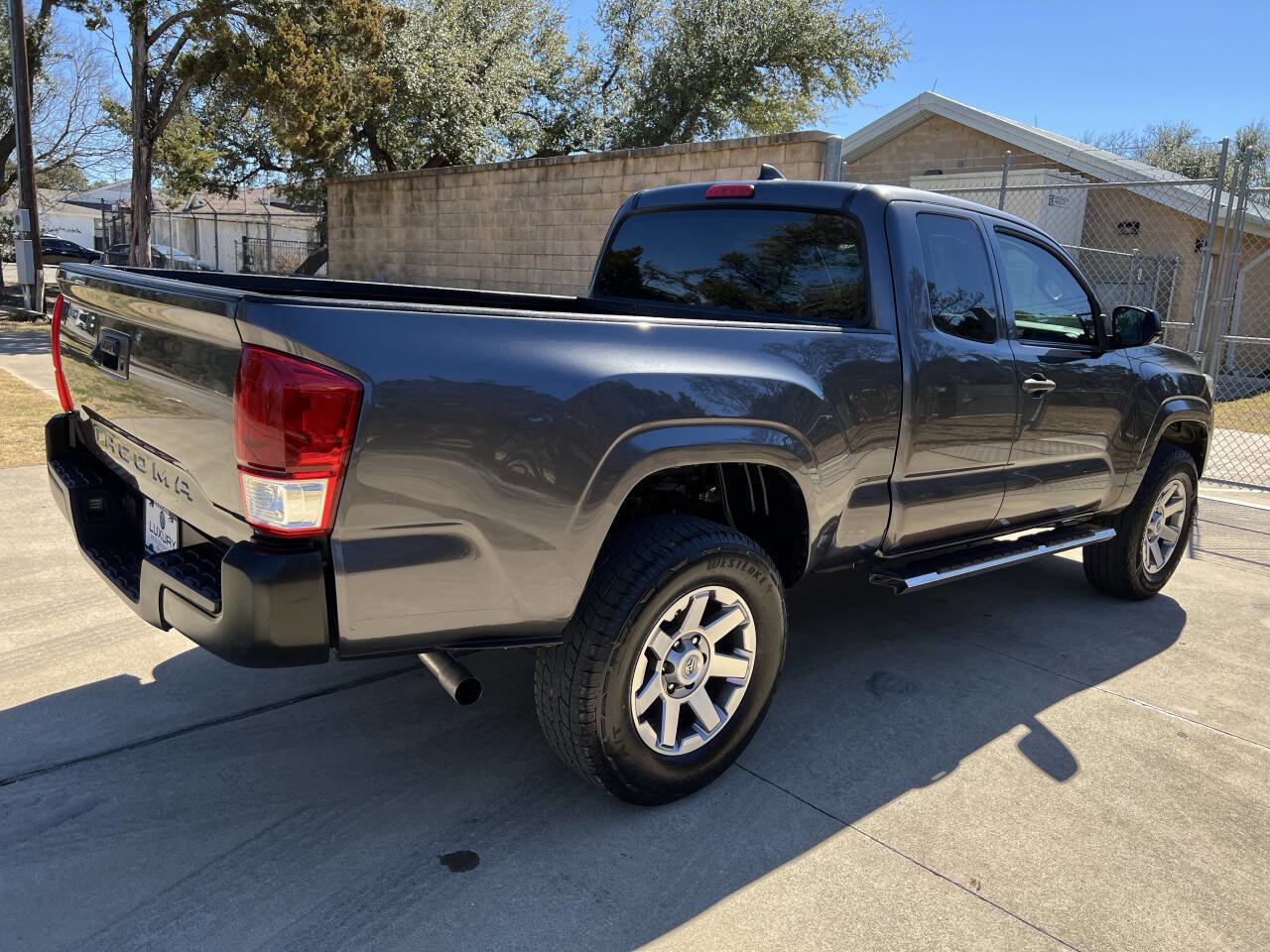 Used 2017 Toyota Tacoma SR image 12