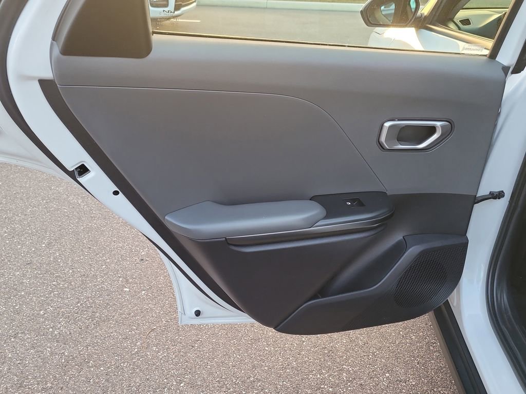 Used 2025 Kia K4 LXS image 8