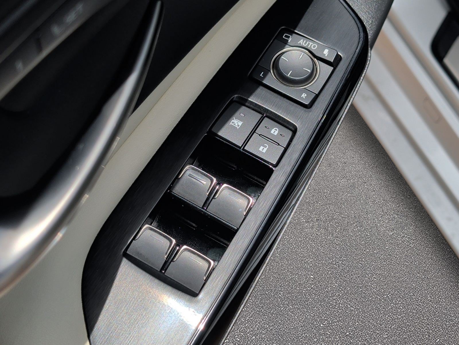 Certified 2022 Lexus ES 350 w/ Premium Package FWD image 9