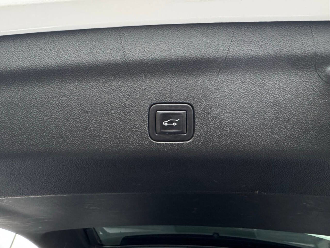 Used 2023 Chevrolet Suburban LT image 38