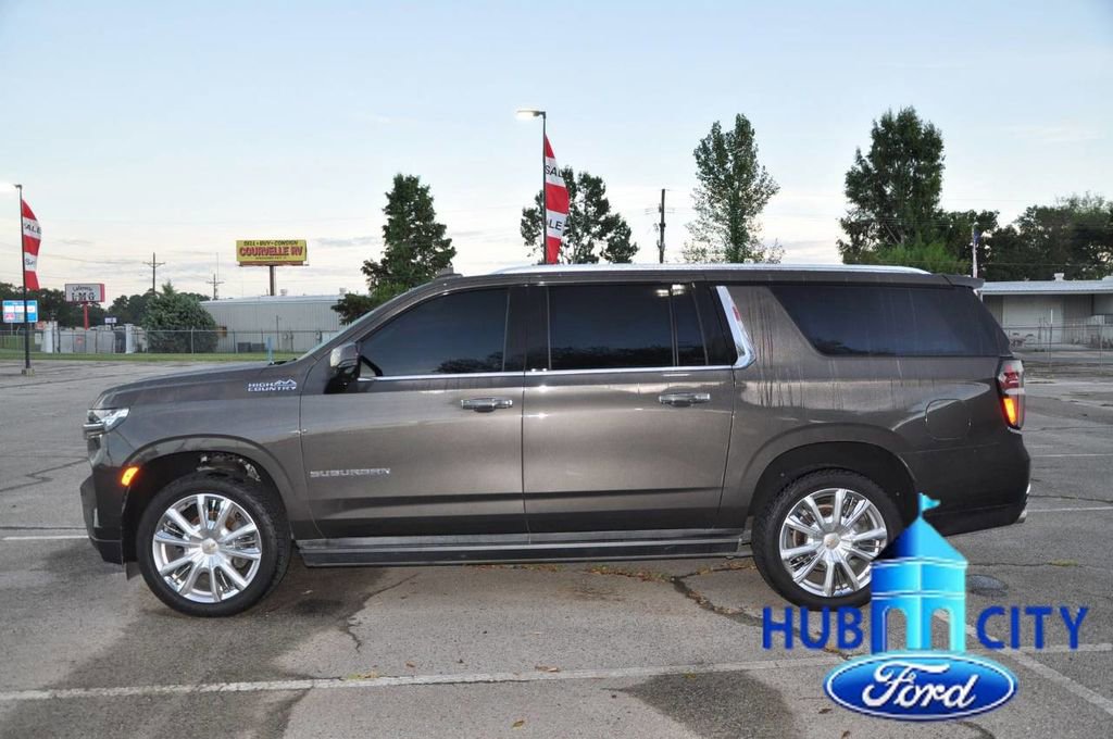 Used 2021 Chevrolet Suburban High Country w/ Premium Package RWD image 2