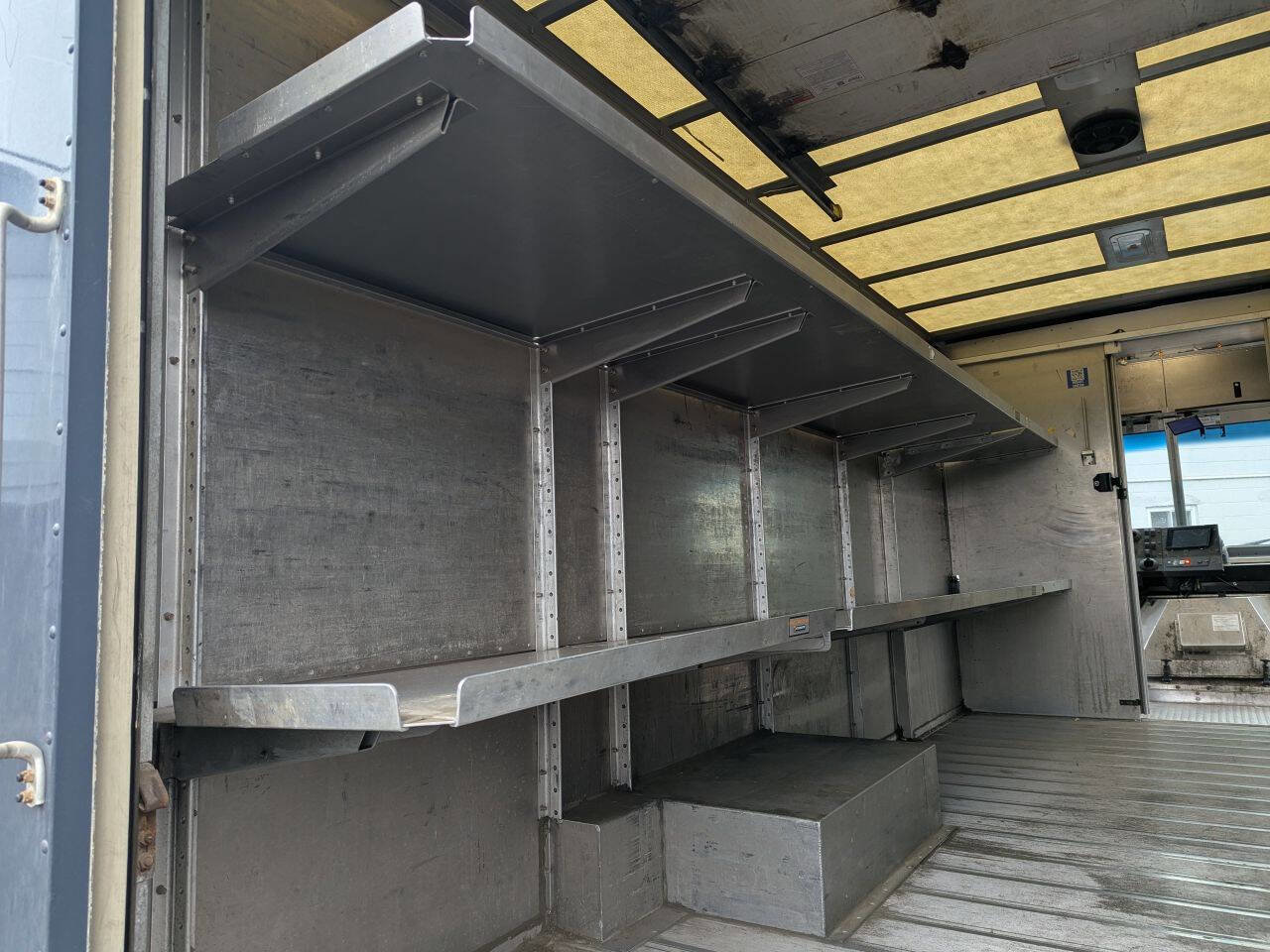 Used 2019 Ford E-450 and Econoline 450 Super Duty image 17