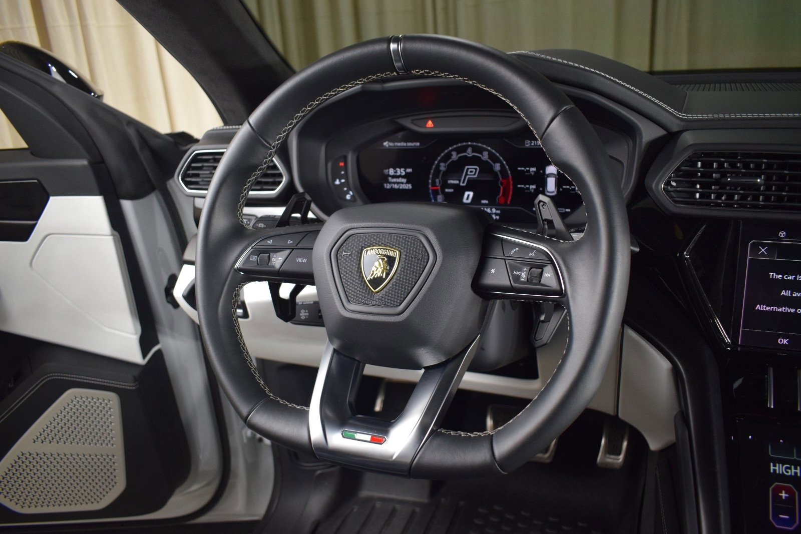 Used 2024 Lamborghini Urus S image 25