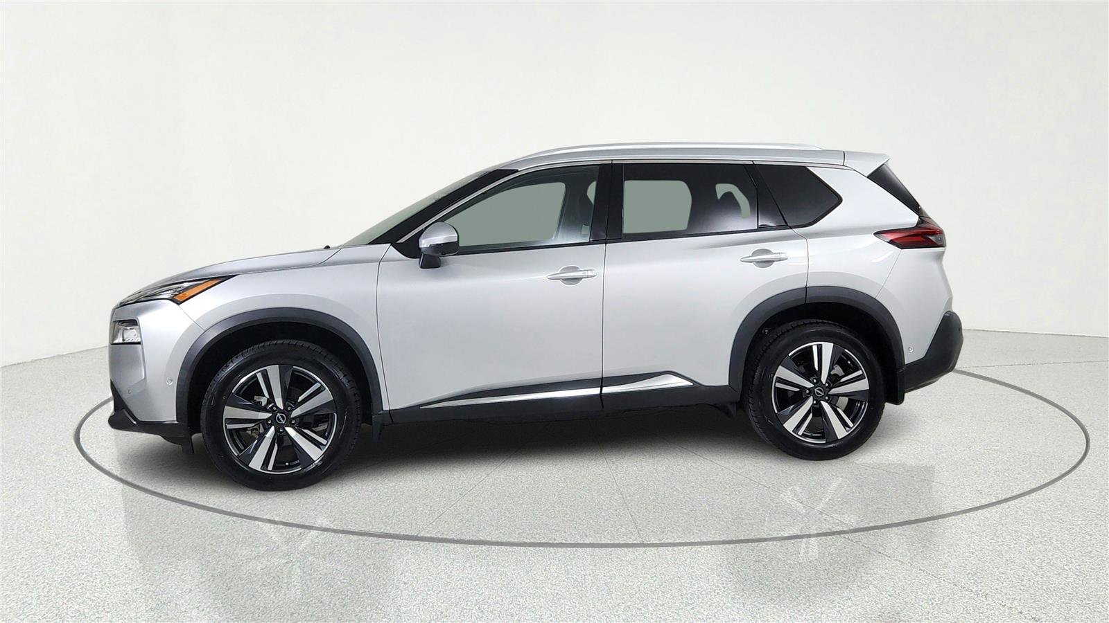 Used 2023 Nissan Rogue SL w/ SL Premium Package FWD image 3