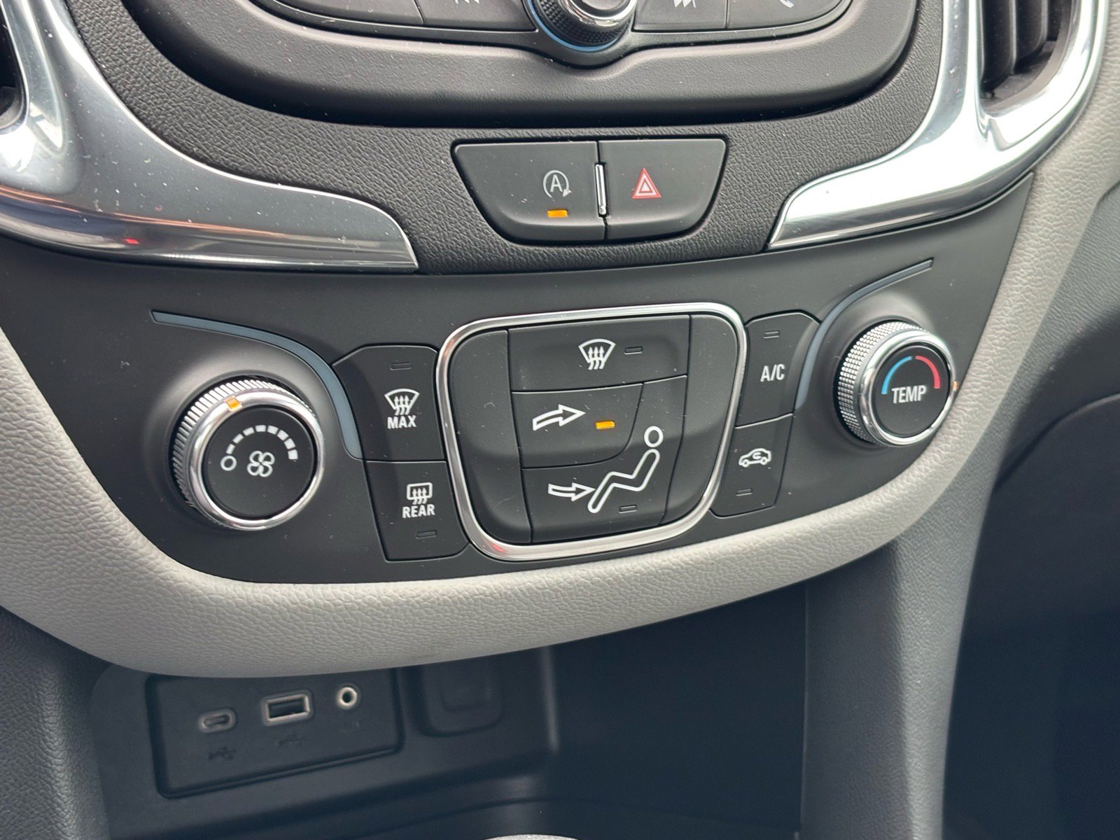 Used 2022 Chevrolet Equinox LS image 12