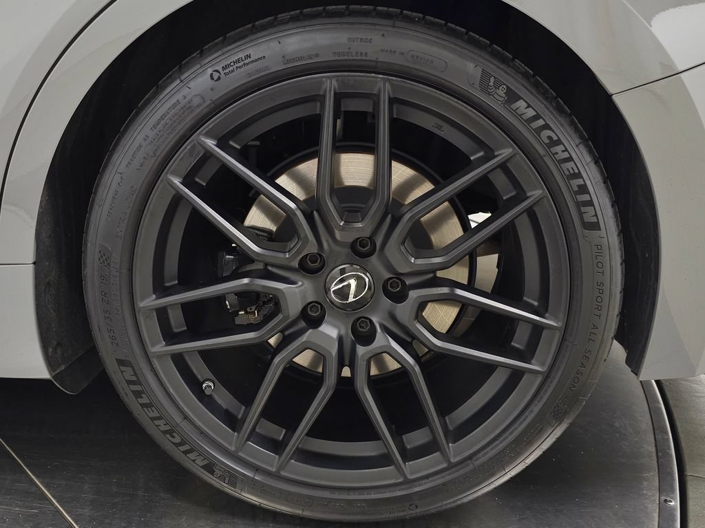 Used 2022 Lexus IS 500 RWD image 12